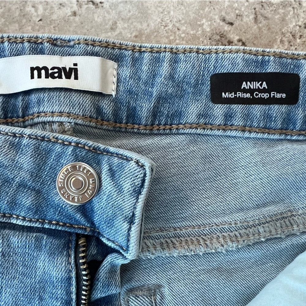 Mavi Anika Mid-Rise Crop Flare w/ Raw Hem, Light Brush Flex Blue, size 28/27 - Picture 8 of 13